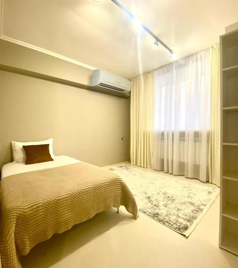 Apartment 3Х Комнатная На Валиханова Almaty