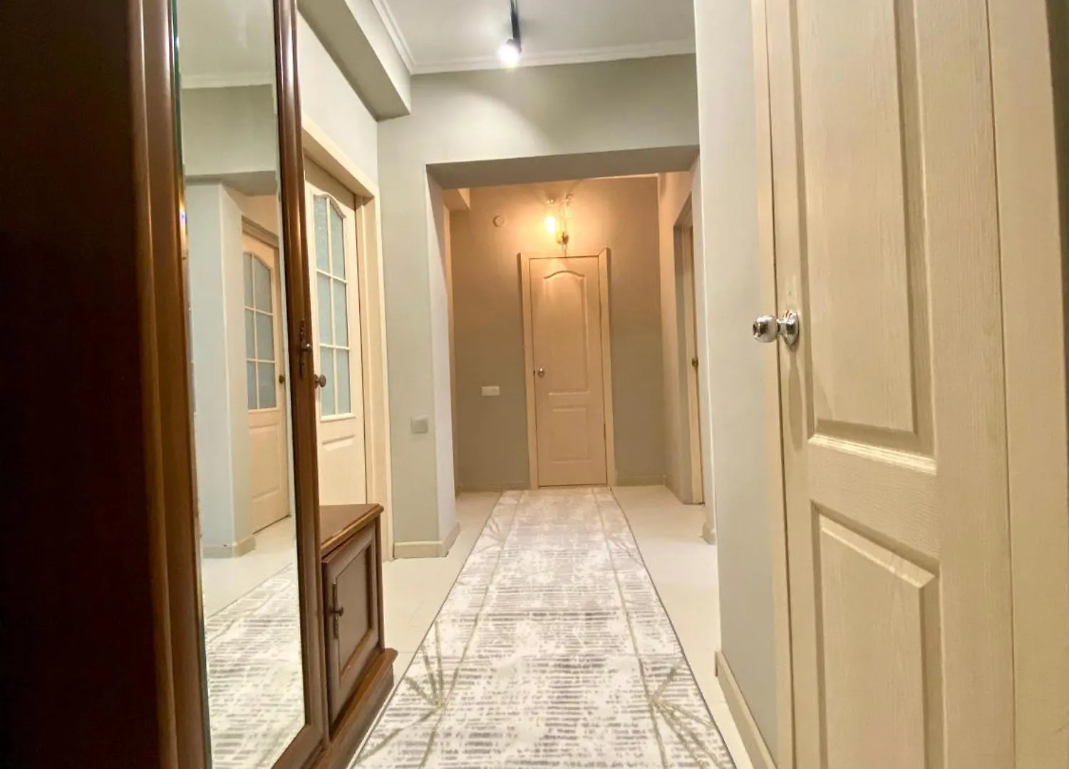 Apartment 3Х Комнатная На Валиханова Almaty Kazakhstan